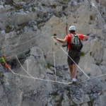 Cómo progresar por una vía ferrata