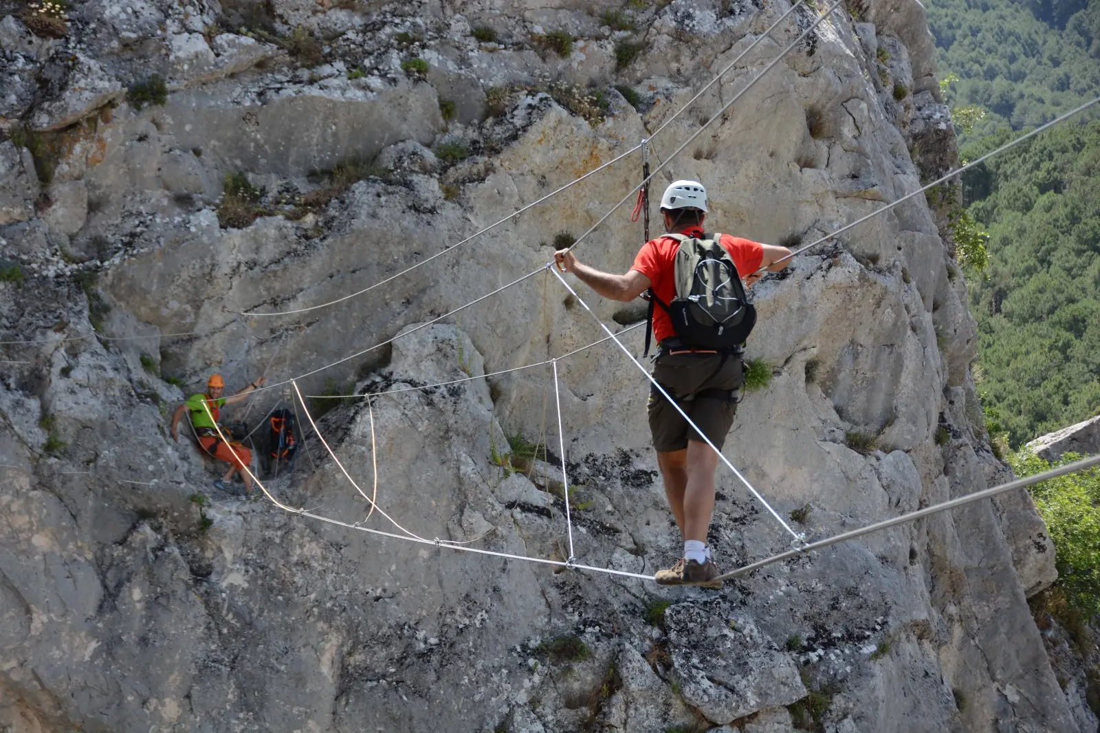 Cómo progresar por una vía ferrata